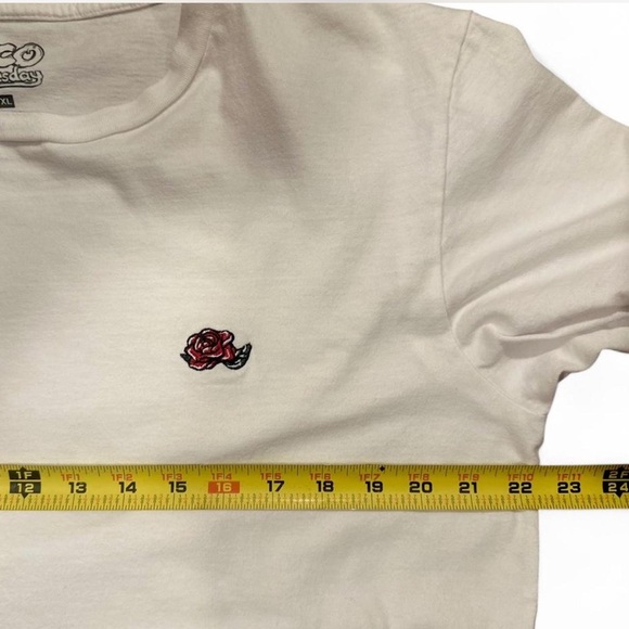 Men’s White T-Shirt with Skull and Rose Design Size XL - Picture 4 of 7